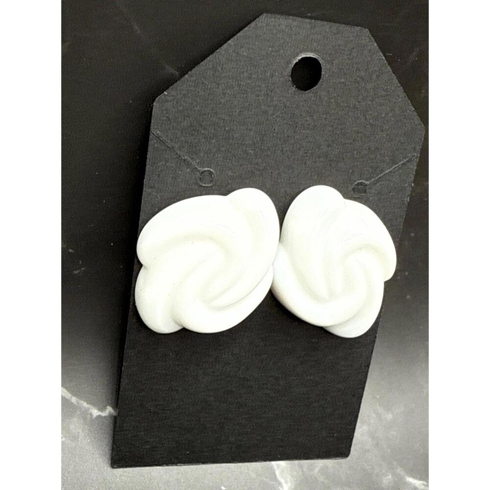 Vintage 80's Plastic Fashion Rose Button Stud Earrings White 1in - Picture 2 of 5